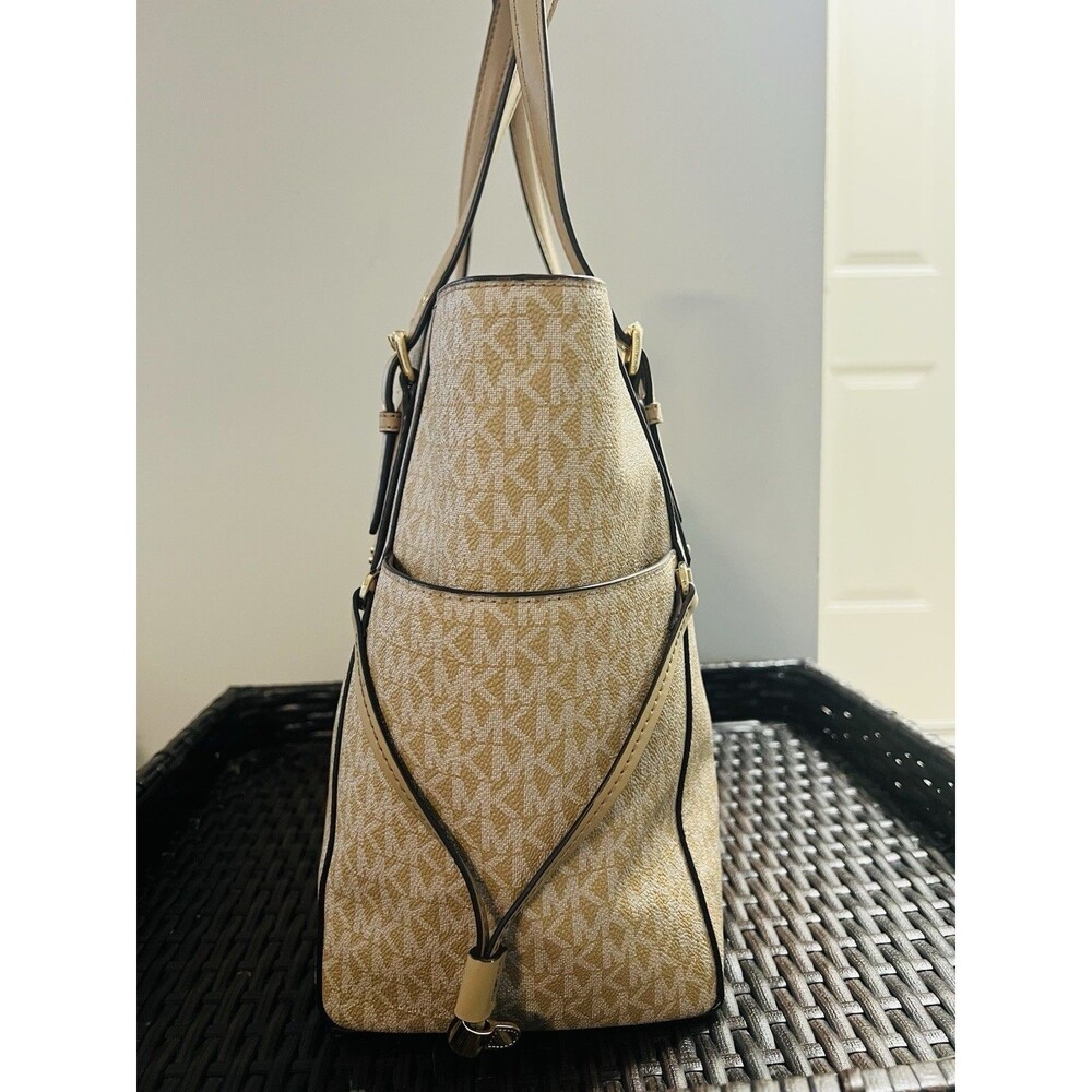 Michael Kors Voyager EW Tote Luxury Signature MK Vanilla Gold Shoulder Bag NWOT - Picture 5 of 11